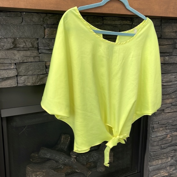 Fluorescent wide neck‎ or off the shoulder T-shirt - Picture 3 of 4
